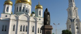 Среди культовых сооружений выделяется Кафедральный собор Рождества Пресвятой Богородицы - достопримечательность Ростова на Дону.